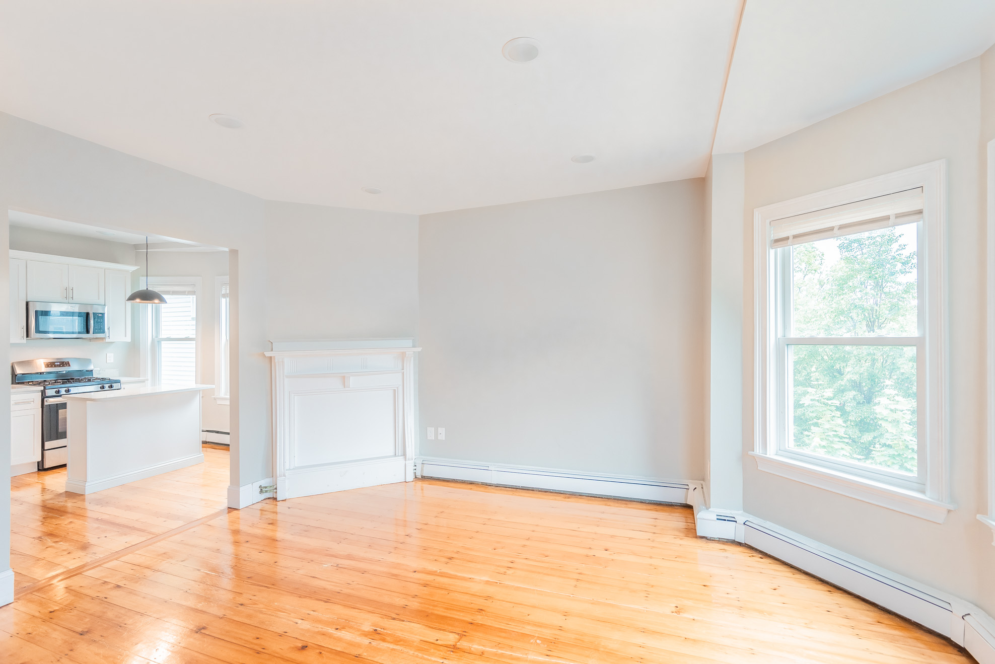 3 bed, 1 bath apartment for rent at 394 Centre St Unit 3, Jamaica Plain — photo 4 of 31