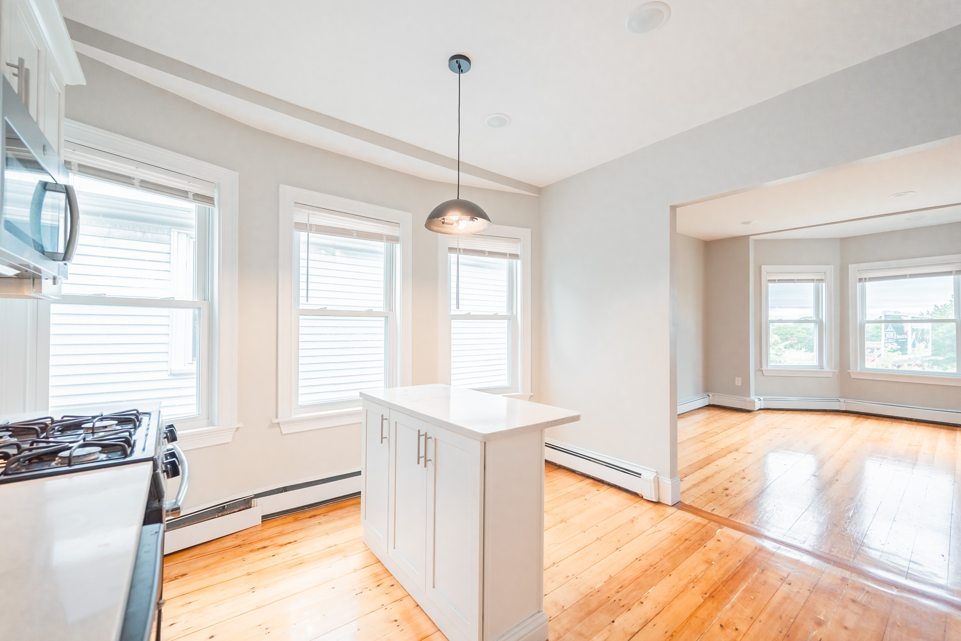3 bed, 1 bath apartment for rent at 394 Centre St Unit 3, Jamaica Plain — photo 3 of 31