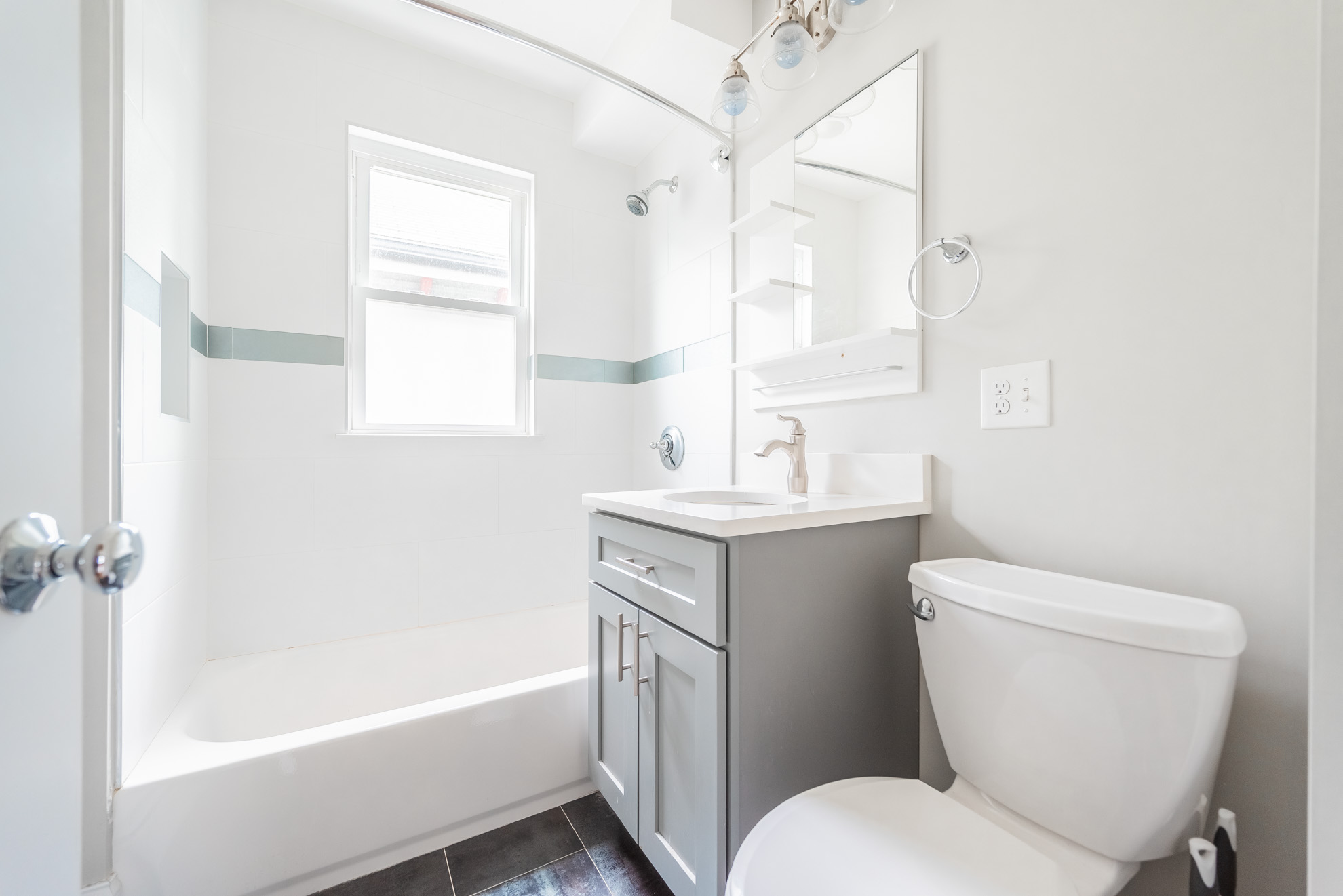 3 bed, 1 bath apartment for rent at 394 Centre St Unit 3, Jamaica Plain — photo 8 of 31