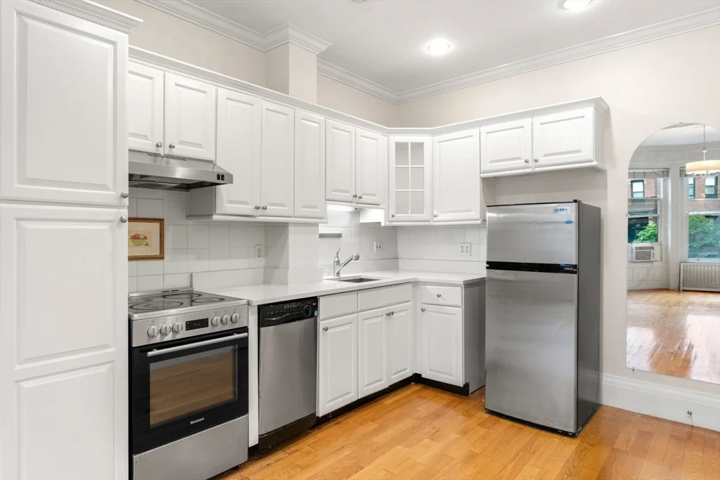 Studio bed, 1 bath apartment for rent at 394 Marlborough St Unit 3, Back Bay — photo 5 of 13