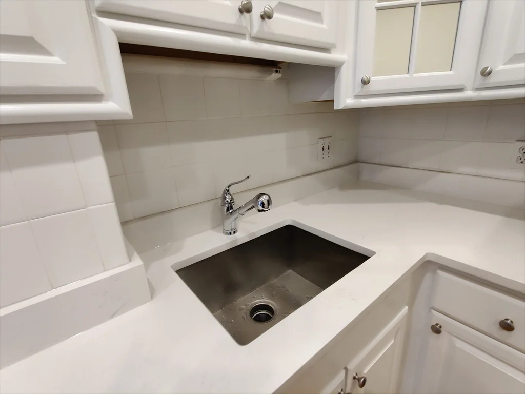 Studio bed, 1 bath apartment for rent at 394 Marlborough St Unit 3, Back Bay — photo 7 of 13