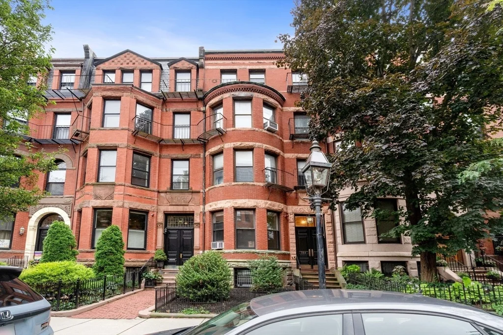 Studio bed, 1 bath apartment for rent at 394 Marlborough St Unit 3, Back Bay — photo 10 of 13