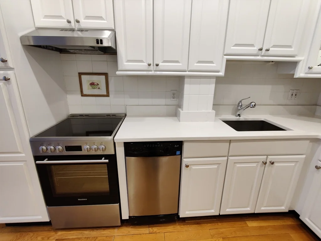 Studio bed, 1 bath apartment for rent at 394 Marlborough St Unit 3, Back Bay — photo 6 of 13