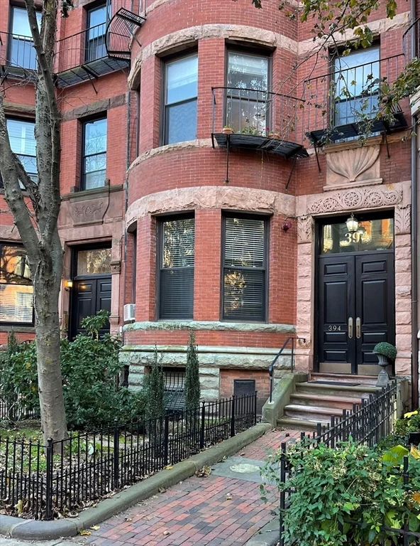 1 bed, 1 bath apartment for rent at 394 Marlborough St Unit 6, Back Bay