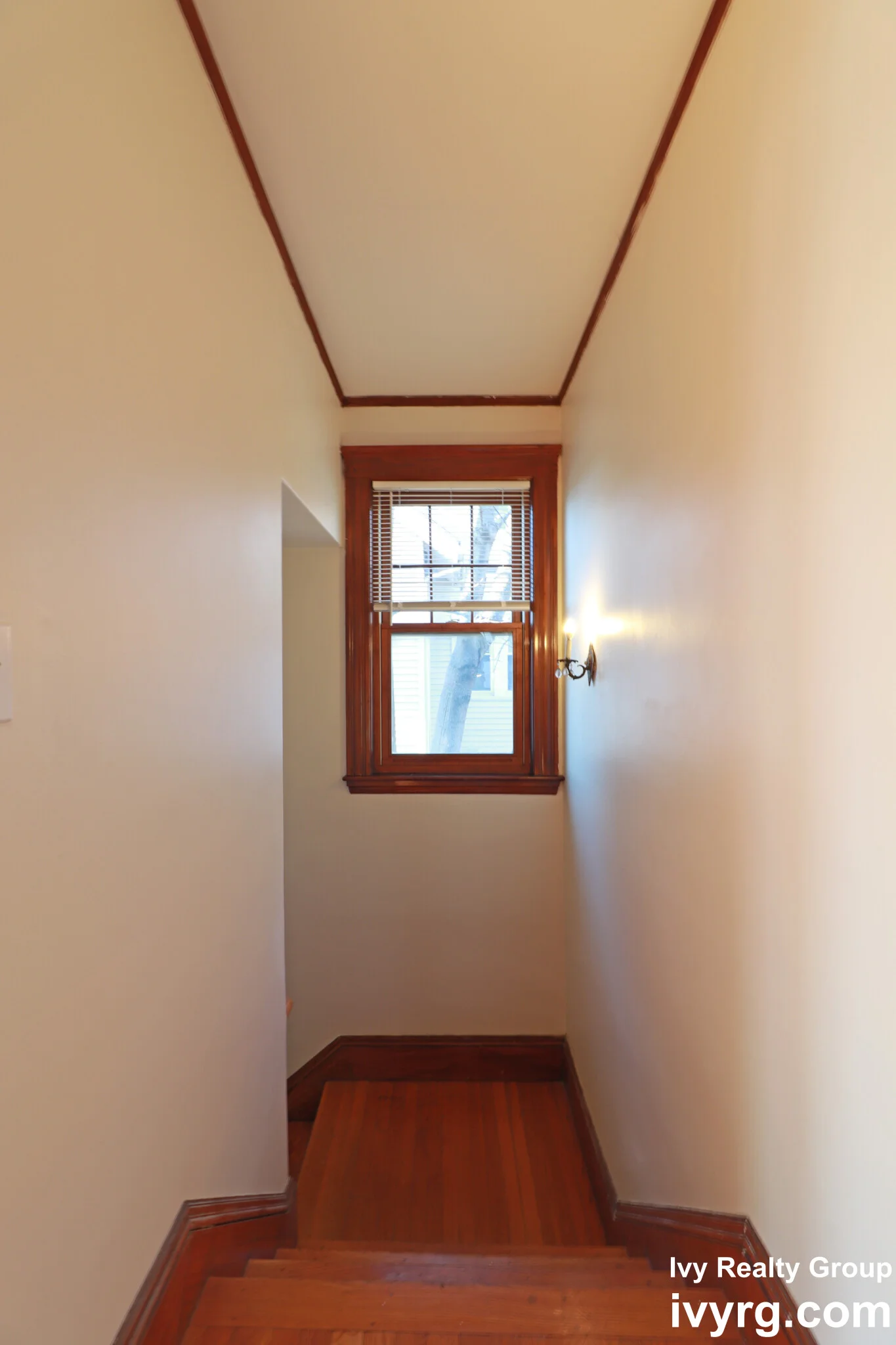 3 bed, 1 bath apartment for rent at 394 Mount Auburn St Unit 394, East Watertown — photo 1 of 21