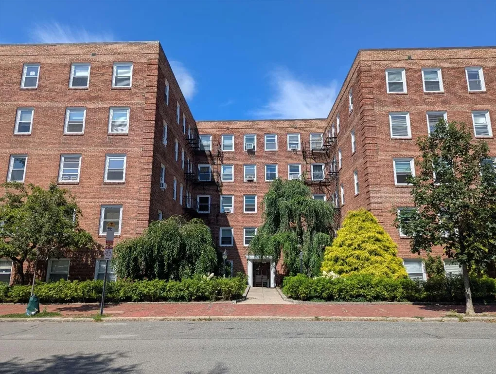 1 bed, 1 bath apartment for rent at 395 Broadway Unit L2G, Mid-Cambridge