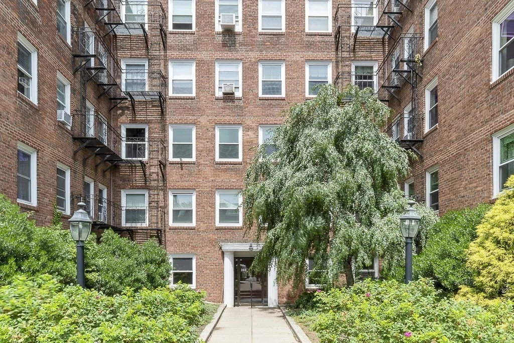 Studio bed, 1 bath apartment for rent at 395 Broadway Unit R3B, Mid Cambridge — photo 15 of 16