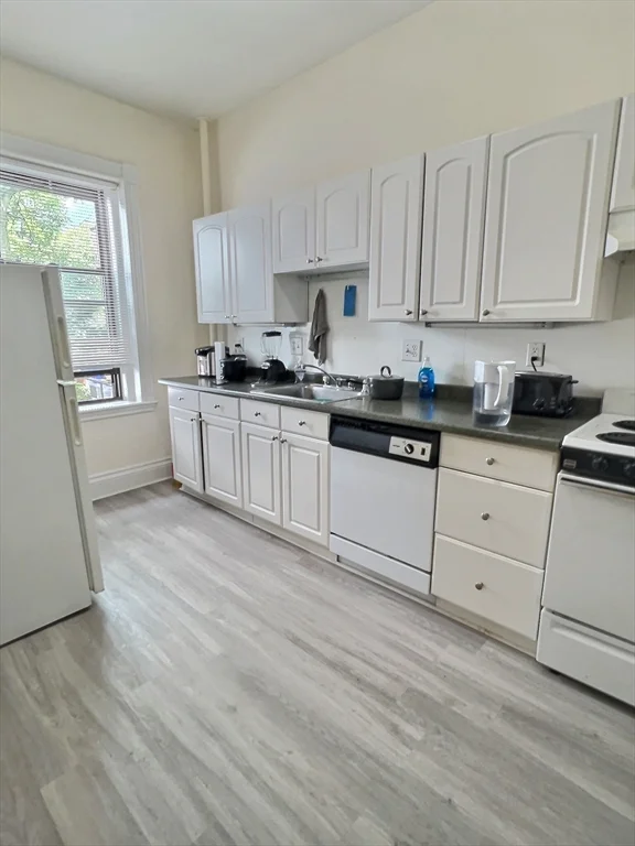 1 bed, 1 bath apartment for rent at 395 Harvard Unit 2, Coolidge Corner — photo 3 of 7