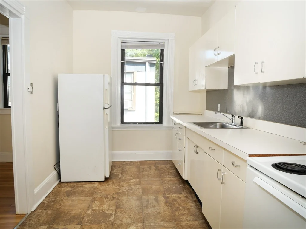 1 bed, 1 bath apartment for rent at 395 Harvard Unit 6, Coolidge Corner — photo 1 of 8