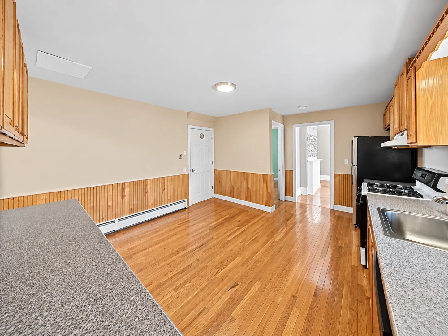3 bed, 1 bath apartment for rent at 395 Lexington St Unit 1, Auburndale — photo 3 of 16