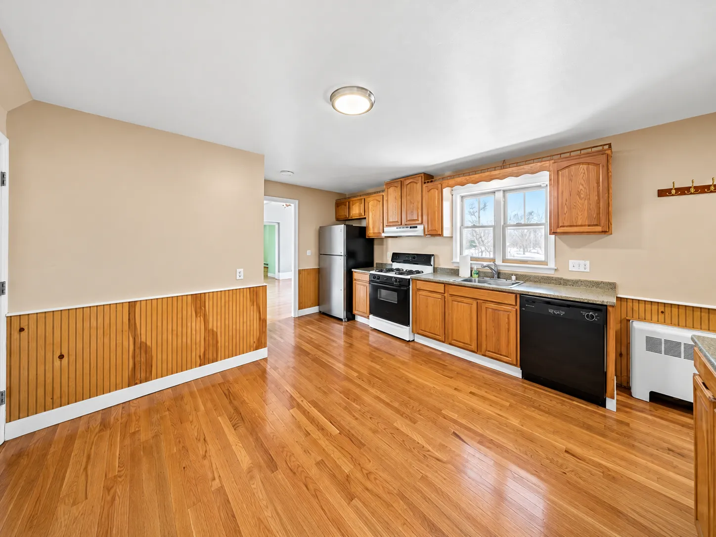 3 bed, 1 bath apartment for rent at 395 Lexington St Unit 1, Auburndale — photo 2 of 16