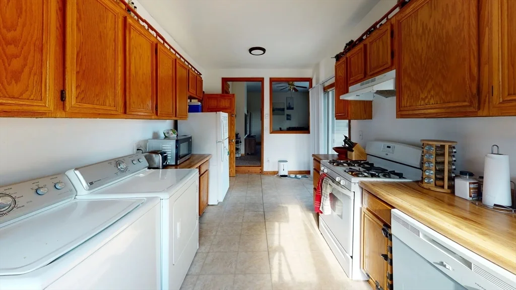 5 bed, 2 bath apartment for rent at 395 Lexington St Unit 2, Newton — photo 1 of 13