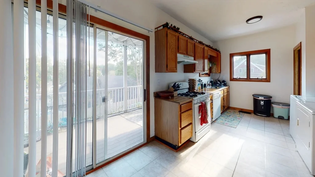 5 bed, 2 bath apartment for rent at 395 Lexington St Unit 2, Newton — photo 3 of 13