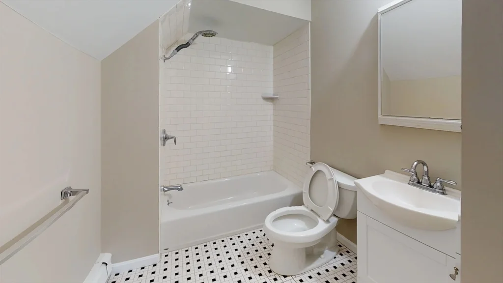 5 bed, 2 bath apartment for rent at 395 Lexington St Unit 2, Newton — photo 12 of 13