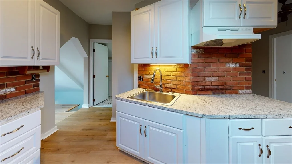 5 bed, 2 bath apartment for rent at 395 Lexington St Unit 2, Newton — photo 2 of 13