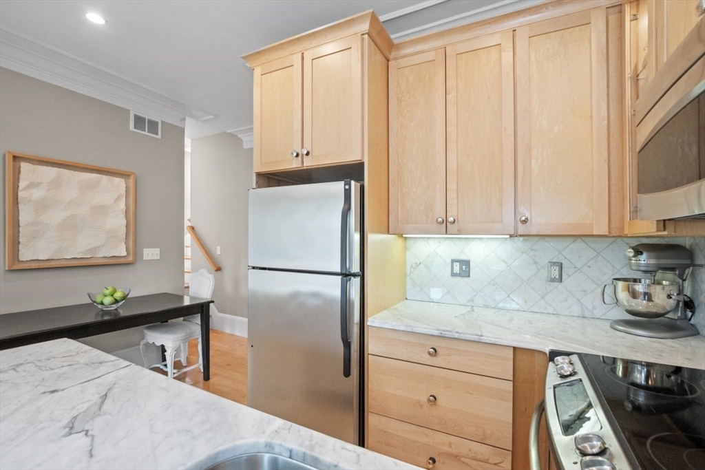 1 bed, 1 bath apartment for rent at 395 Marlborough St Unit 9, Back Bay — photo 9 of 32
