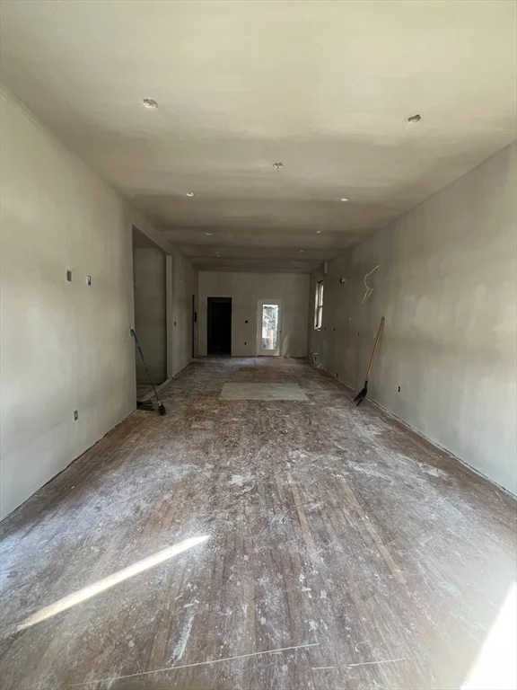 4 bed, 2 bath apartment for rent at 395 W 4th St Unit 1, South Boston — photo 6 of 30