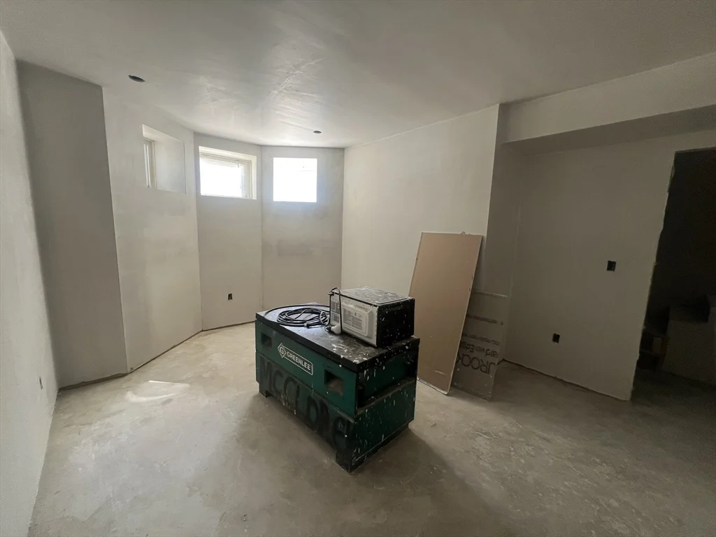 4 bed, 2 bath apartment for rent at 395 W 4th St Unit 1, South Boston — photo 19 of 30
