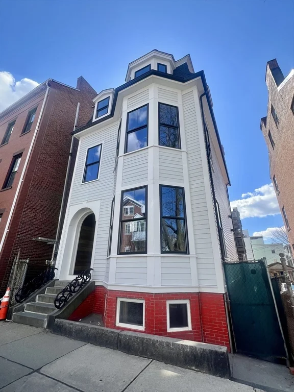 4 bed, 2 bath apartment for rent at 395 W 4th St Unit 1, South Boston — photo 1 of 30