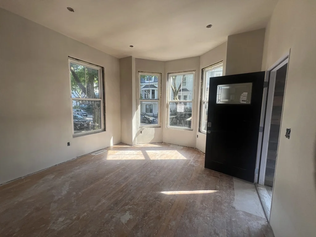 4 bed, 2 bath apartment for rent at 395 W 4th St Unit 1, South Boston — photo 3 of 30