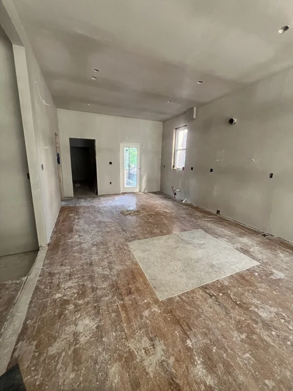 4 bed, 2 bath apartment for rent at 395 W 4th St Unit 1, South Boston — photo 5 of 30
