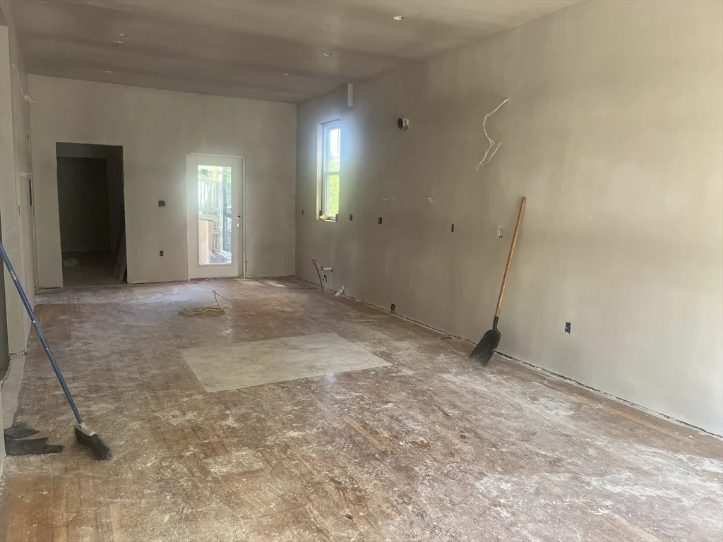 4 bed, 2 bath apartment for rent at 395 W 4th St Unit 1, South Boston — photo 12 of 30