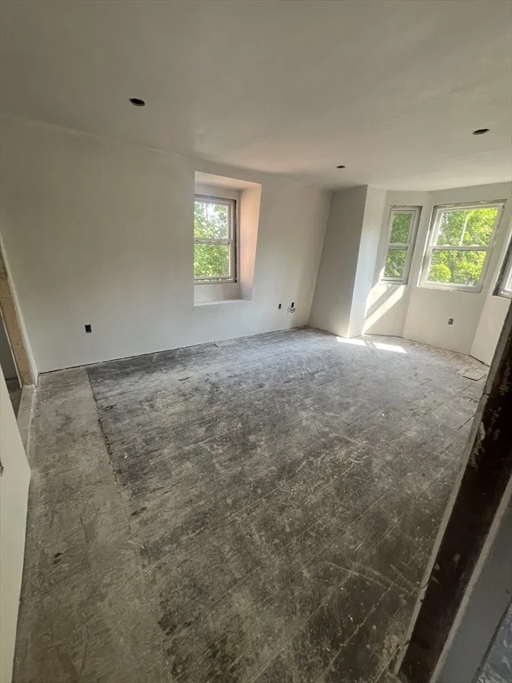 4 bed, 2 bath apartment for rent at 395 W 4th St Unit 2, South Boston — photo 9 of 34