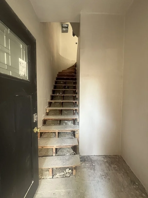 4 bed, 2 bath apartment for rent at 395 W 4th St Unit 2, South Boston — photo 6 of 34