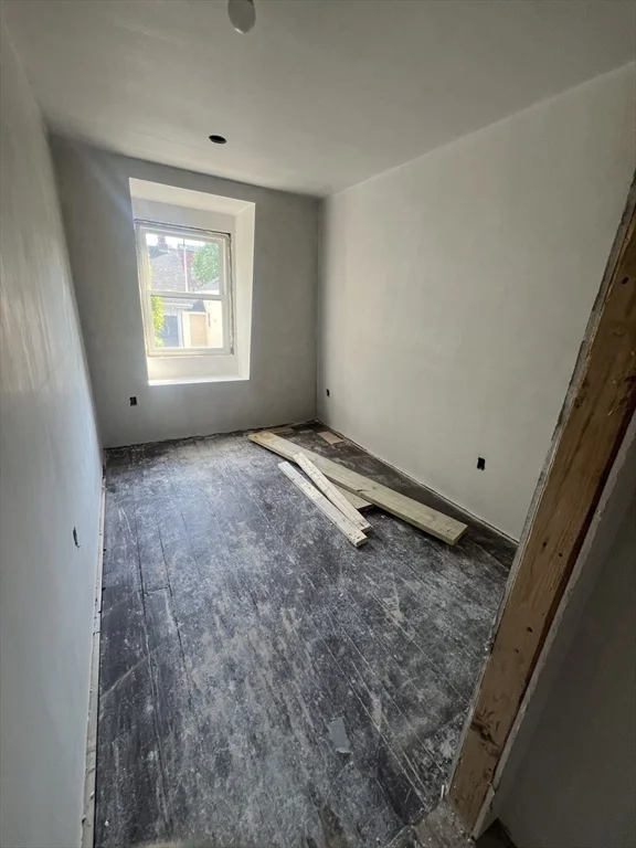4 bed, 2 bath apartment for rent at 395 W 4th St Unit 2, South Boston — photo 7 of 34
