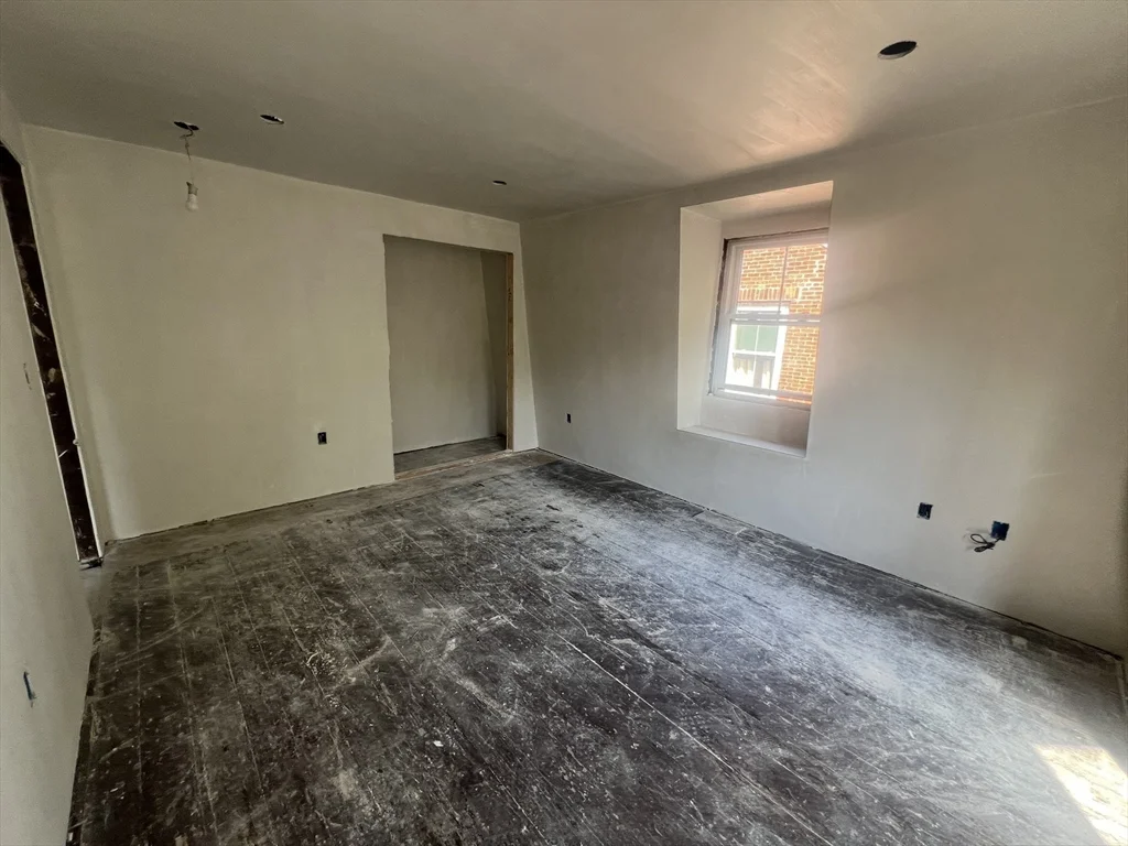 4 bed, 2 bath apartment for rent at 395 W 4th St Unit 2, South Boston — photo 10 of 34
