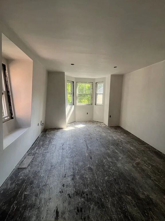 4 bed, 2 bath apartment for rent at 395 W 4th St Unit 2, South Boston — photo 11 of 34