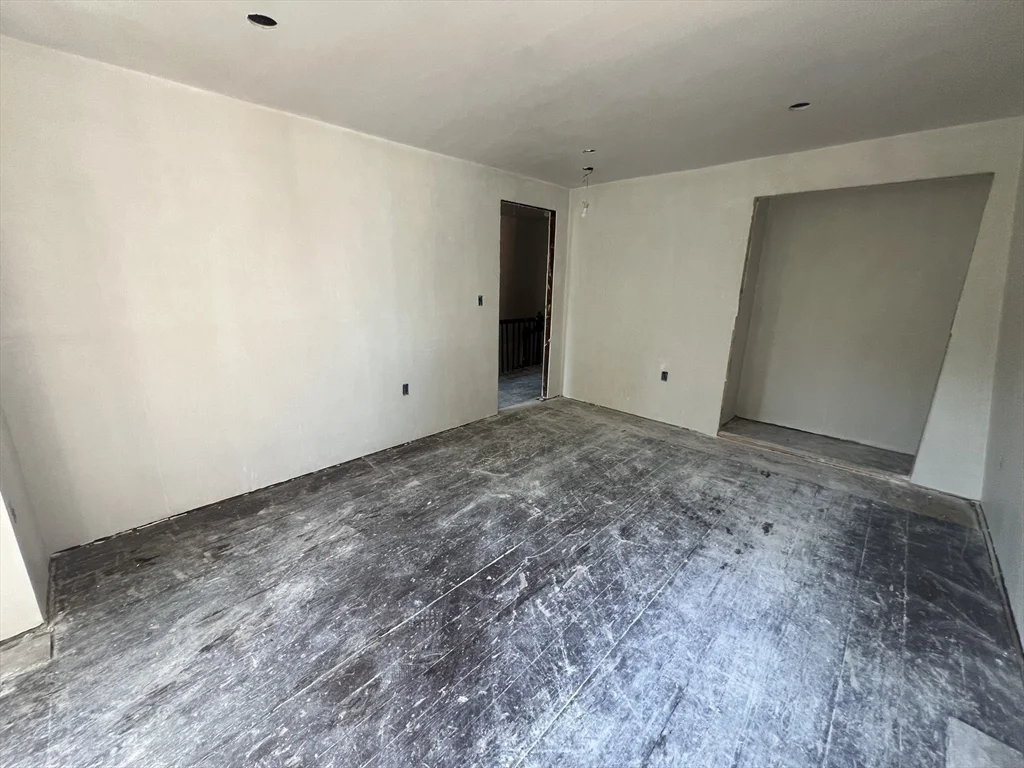 4 bed, 2 bath apartment for rent at 395 W 4th St Unit 2, South Boston — photo 13 of 34