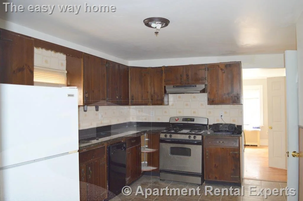2 bed, 1 bath apartment for rent at 395 Washington St Unit 2, Ward Two — photo 6 of 6