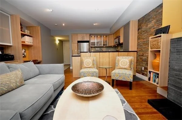1 bed, 1 bath apartment for rent at 396 Beacon St Unit 7, Back Bay — photo 3 of 14
