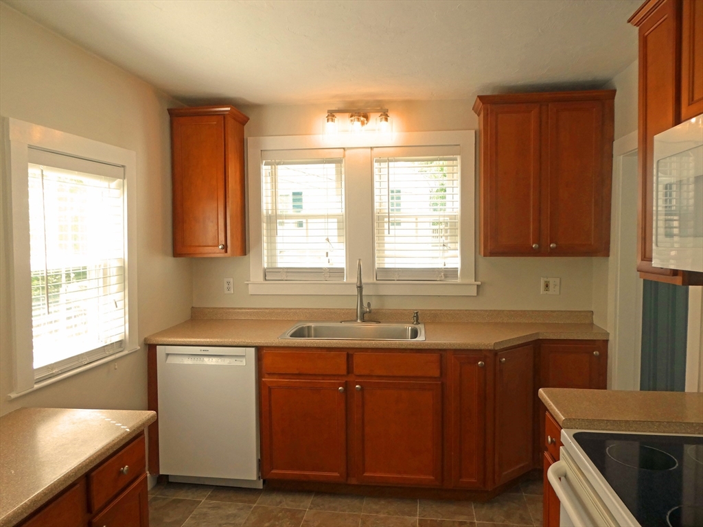 3 bed, 1 bath apartment for rent at 396 Pearl St Unit HOUSE, Brockton — photo 7 of 15