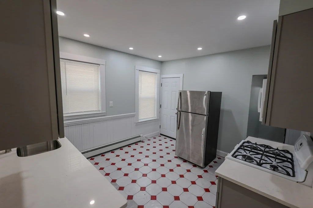 3 bed, 1 bath apartment for rent at 3960 Washington St Unit 2, Roslindale — photo 4 of 20