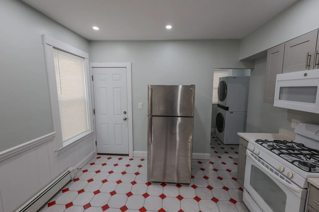 3 bed, 1 bath apartment for rent at 3960 Washington St Unit 2, Roslindale — photo 3 of 20
