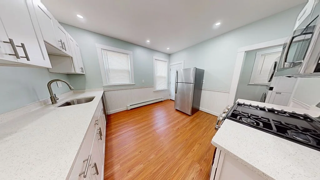3 bed, 1 bath apartment for rent at 3960 Washington St Unit 3, Roslindale — photo 4 of 25