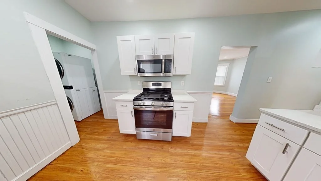 3 bed, 1 bath apartment for rent at 3960 Washington St Unit 3, Roslindale — photo 3 of 25