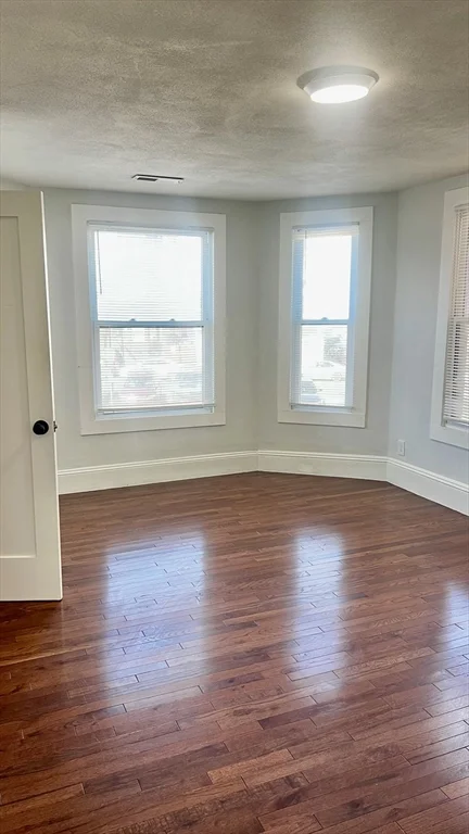 4 bed, 1 bath apartment for rent at 397 Chelsea St Unit 2, East Boston — photo 6 of 10