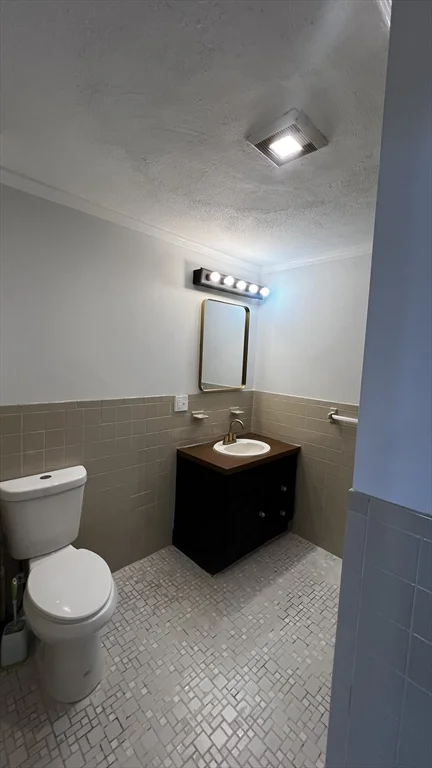 4 bed, 1 bath apartment for rent at 397 Chelsea St Unit 2, East Boston — photo 8 of 10