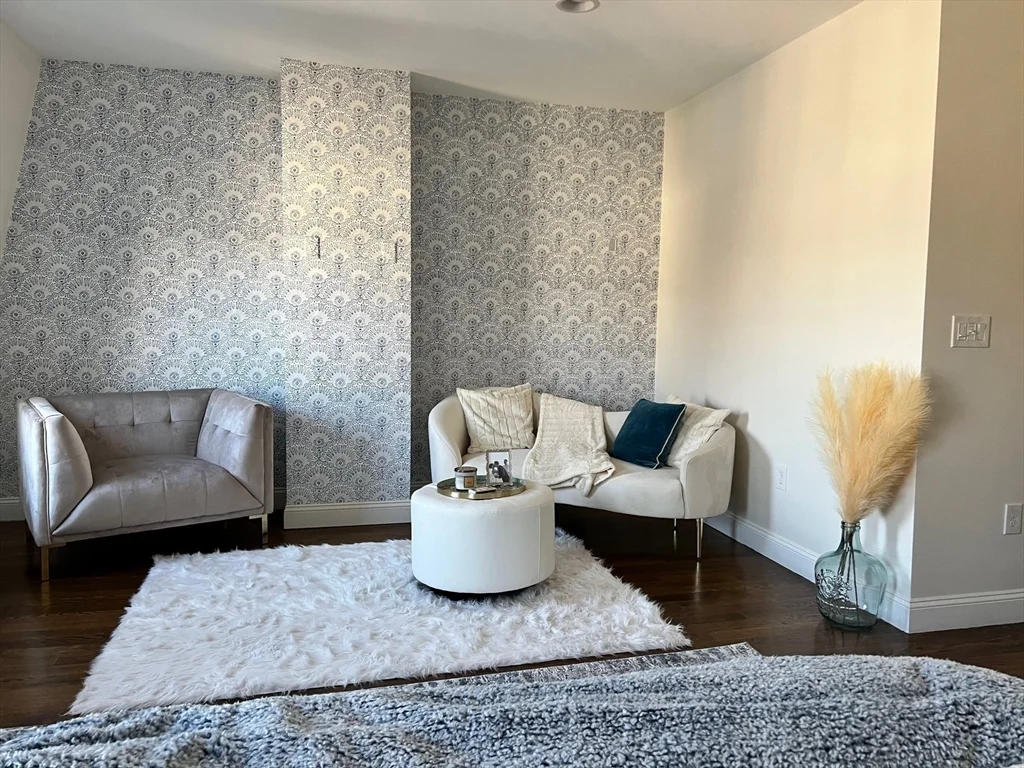 3 bed, 2 bath apartment for rent at 397 E 5th St Unit 1, South Boston — photo 7 of 14