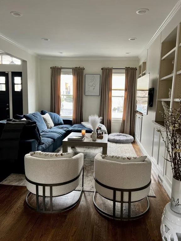 3 bed, 2 bath apartment for rent at 397 E 5th St Unit 1, South Boston — photo 3 of 14