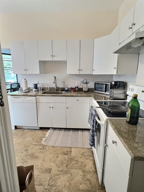 2 bed, 1.5 bath apartment for rent at 397 Harvard St Unit 2, North Brookline — photo 6 of 11