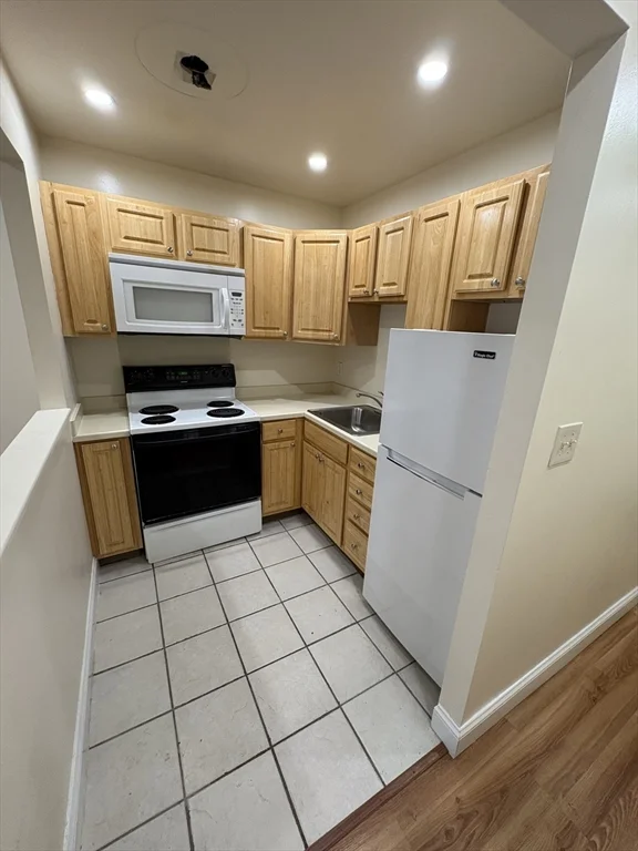 Studio bed, 1 bath apartment for rent at 397 Massachusetts Ave Unit 1, Roxbury — photo 5 of 8