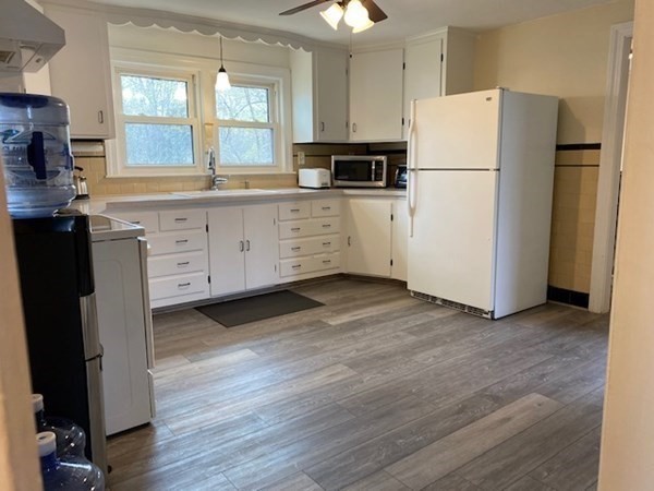 3 bed, 1 bath apartment for rent at 397 Massasoit Rd, Quinsigamond Valley — photo 6 of 25