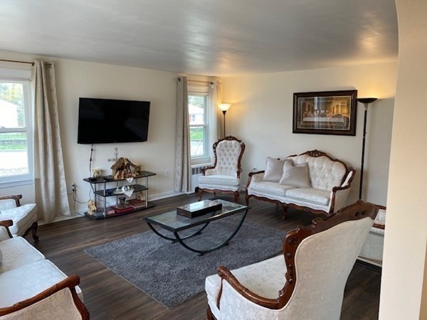 3 bed, 1 bath apartment for rent at 397 Massasoit Rd, Quinsigamond Valley — photo 9 of 25