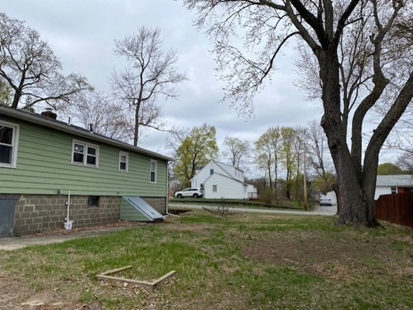 3 bed, 1 bath apartment for rent at 397 Massasoit Rd, Quinsigamond Valley — photo 23 of 25