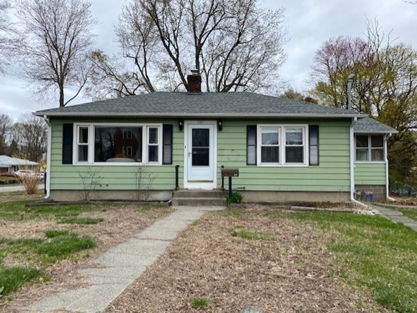 3 bed, 1 bath apartment for rent at 397 Massasoit Rd, Quinsigamond Valley — photo 1 of 25