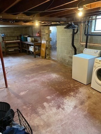 3 bed, 1 bath apartment for rent at 397 Massasoit Rd, Quinsigamond Valley — photo 20 of 25